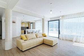 Panoramic Apartment, 3 Bedroom - Becici, 18 jul bb | منطقة المعيشة