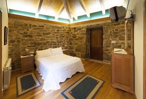 Double Room, Balcony (A Revolta) | Private spa tub
