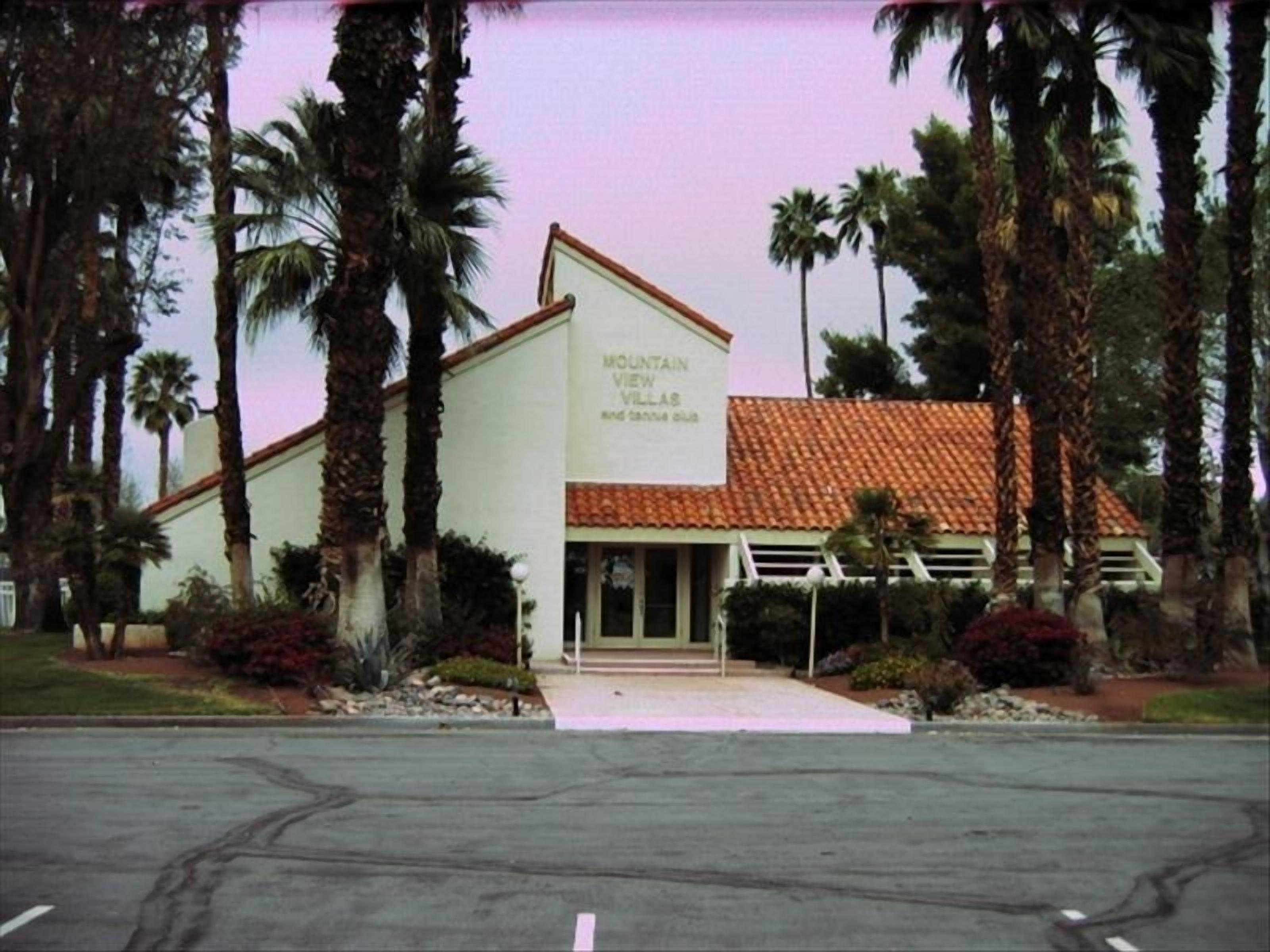 Minutes from Airport-Casinos-Shopping-Desert Attractions