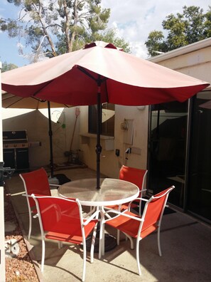 Outdoor dining - Minutes from Airport-Casinos-Shopping-Desert Attractions (Rancho Mirage)