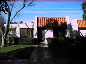 Exterior - Minutes from Airport-Casinos-Shopping-Desert Attractions (Rancho Mirage)