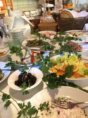 Morgenmadsbuffet hver dag (16.00 EUR pr. person)