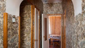 Apartment, Mehrere Betten, Nichtraucher | Bügeleisen/Bügelbrett, Zustellbetten, kostenloses WLAN, Bettwäsche