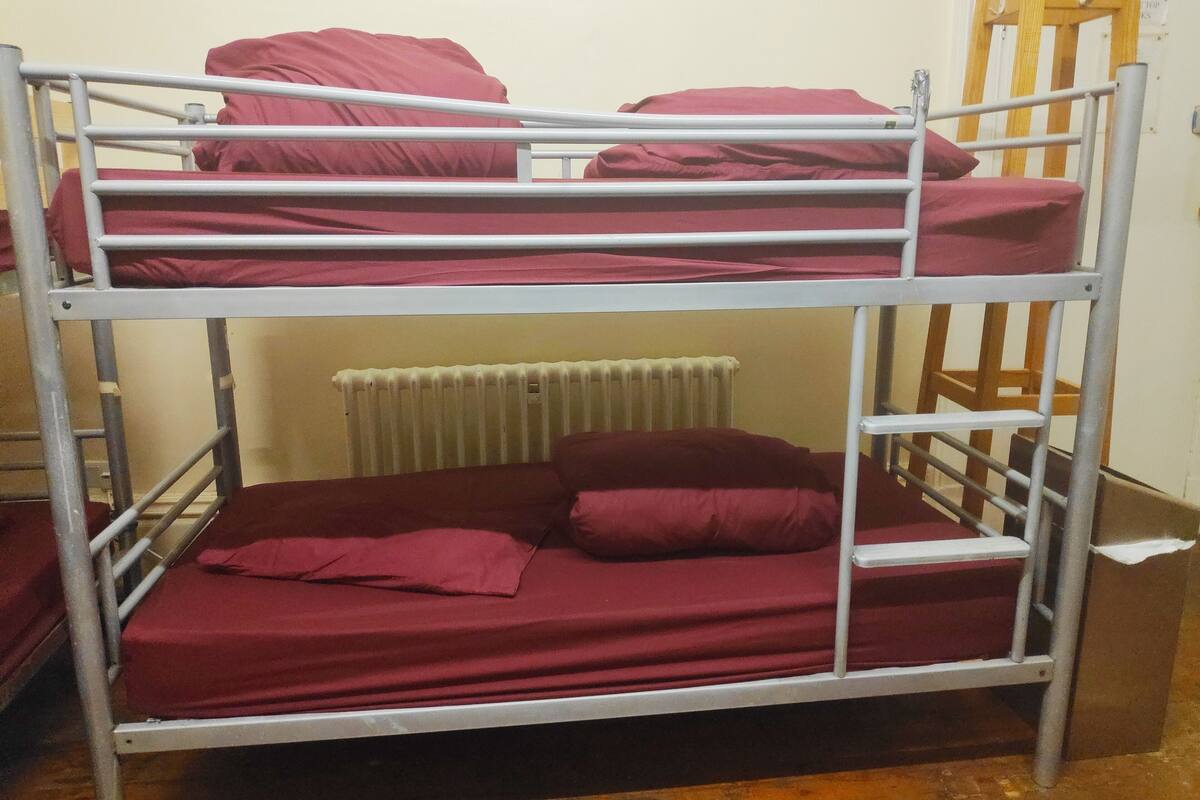 Mixed Dormitory of 10 beds | 房內夾萬、免費 Wi-Fi、床單
