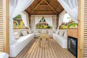 Private beach, sun loungers, beach umbrellas, beach towels