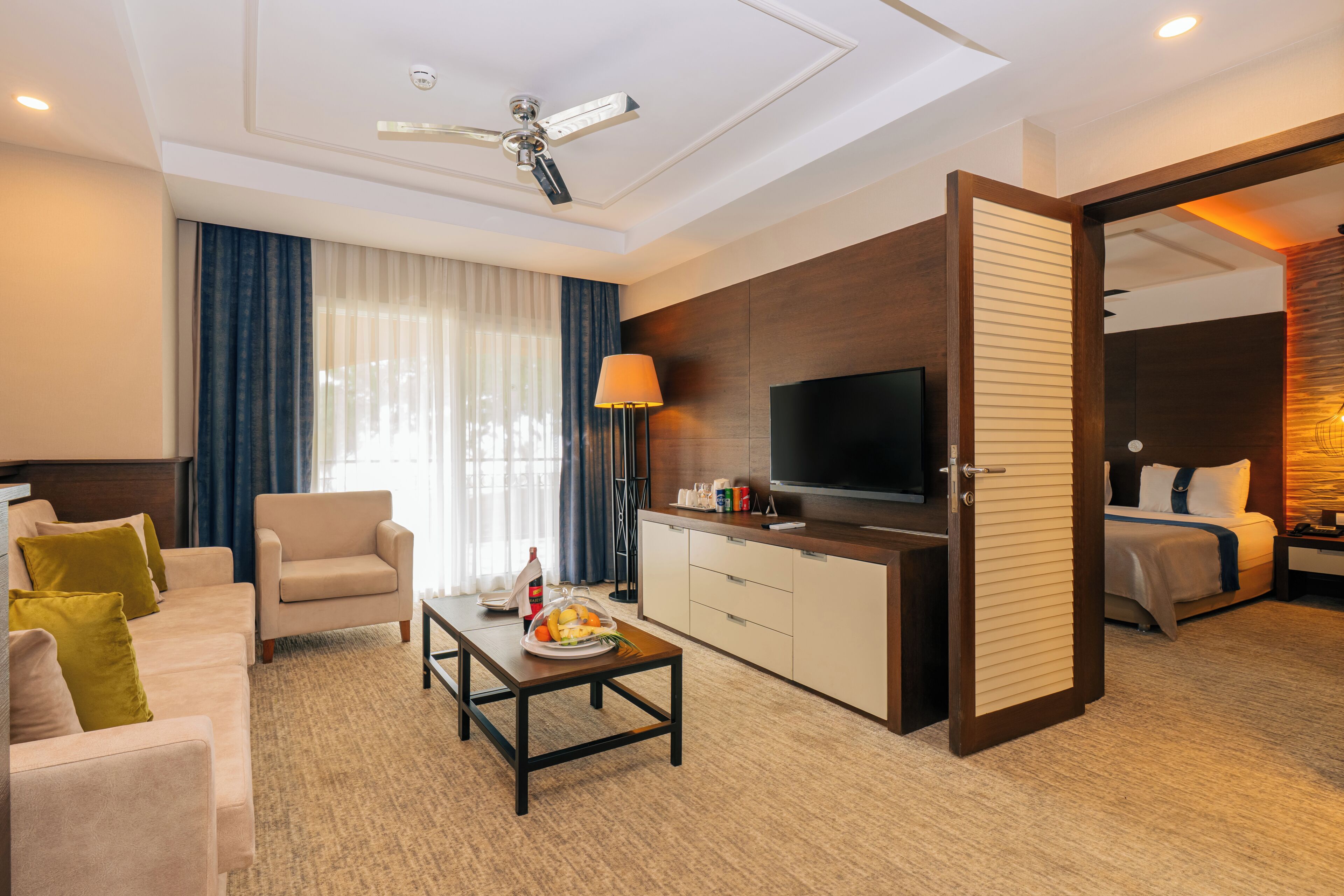 Suite | Free minibar, in-room safe, desk, blackout drapes