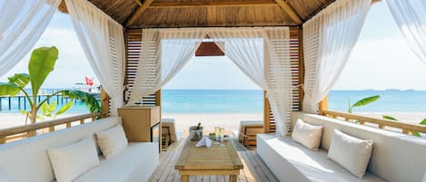 Private beach, sun loungers, beach umbrellas, beach towels