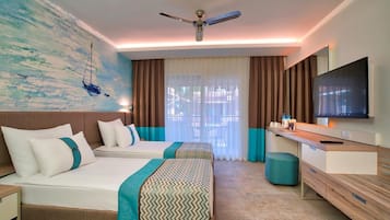 Phòng Tiêu chuẩn, quang cảnh biển | Minibar với thức uống miễn phí, két bảo mật tại phòng, bàn