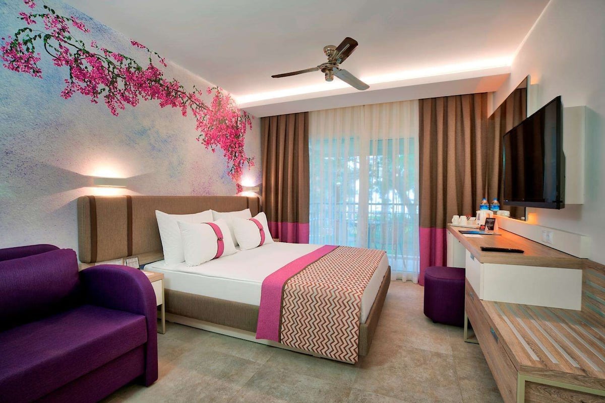 Standard Room | Free minibar, in-room safe, desk, blackout curtains