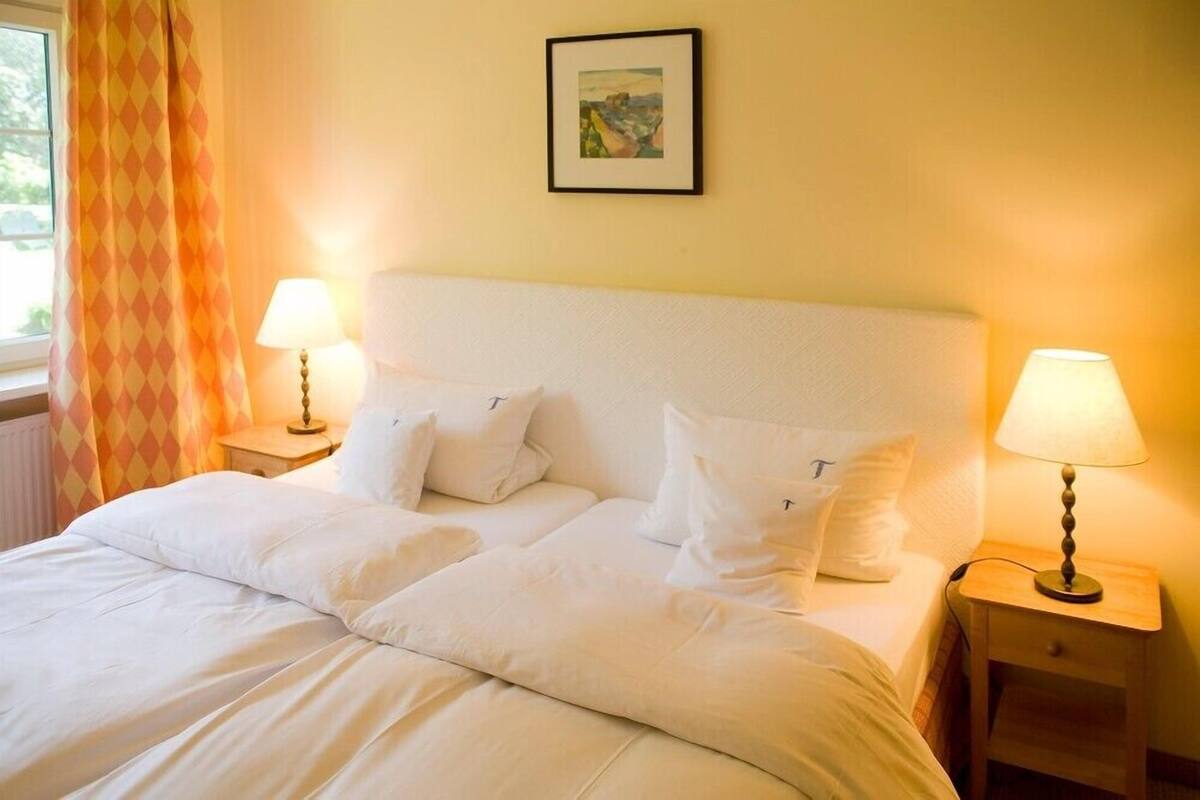 1 bedroom, individually decorated, cots/infant beds, bed sheets