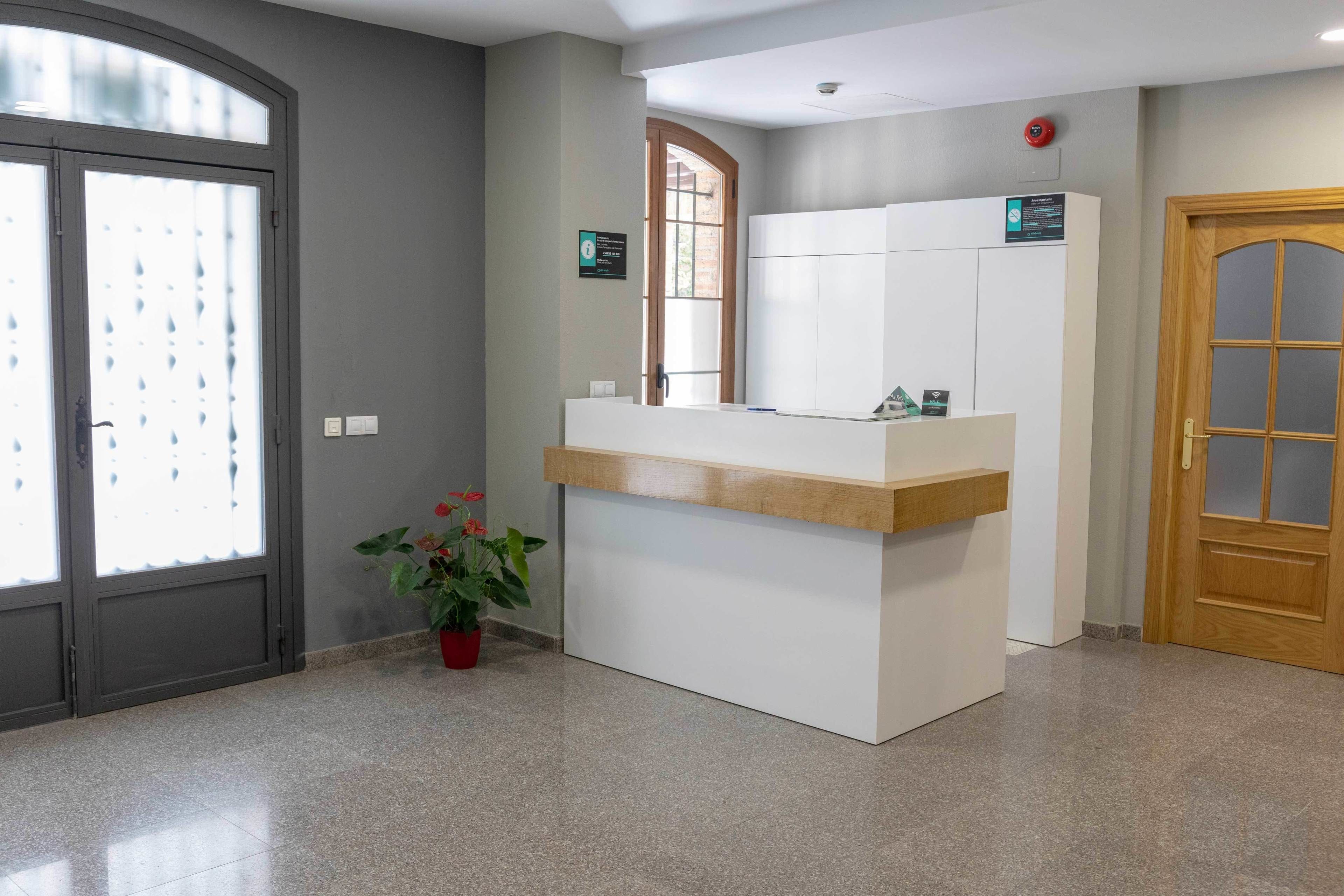 Check-in/check-out kiosk