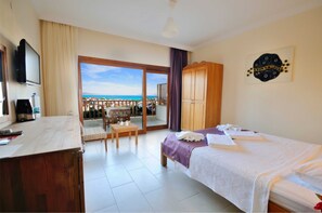 Free minibar items, in-room safe, free WiFi - Datca Suites Otel (Datça)