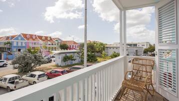 Comfort Room, Balcony | Balcony