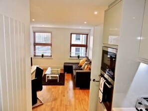 Deluxe Apartment, 2 Bedrooms, Non Smoking | Living area | Smart TV - Genie Apartment Camden (London)