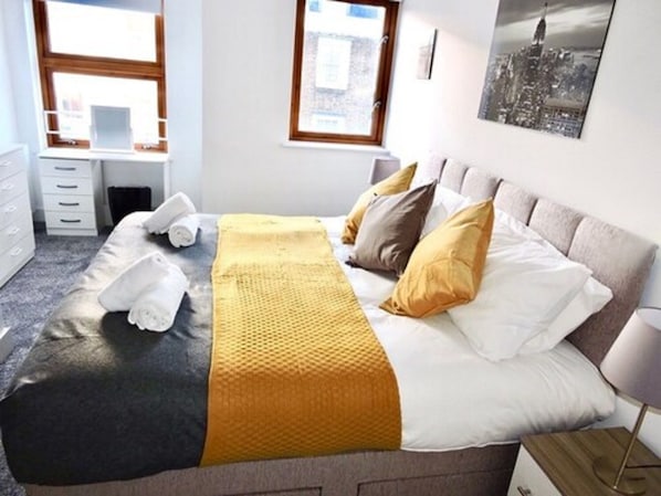 Deluxe Apartment, 2 Bedrooms, Non Smoking | 2 bedrooms, individually decorated, individually furnished - Genie Apartment Camden (London)