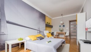 Iron/ironing board, free WiFi, bed sheets