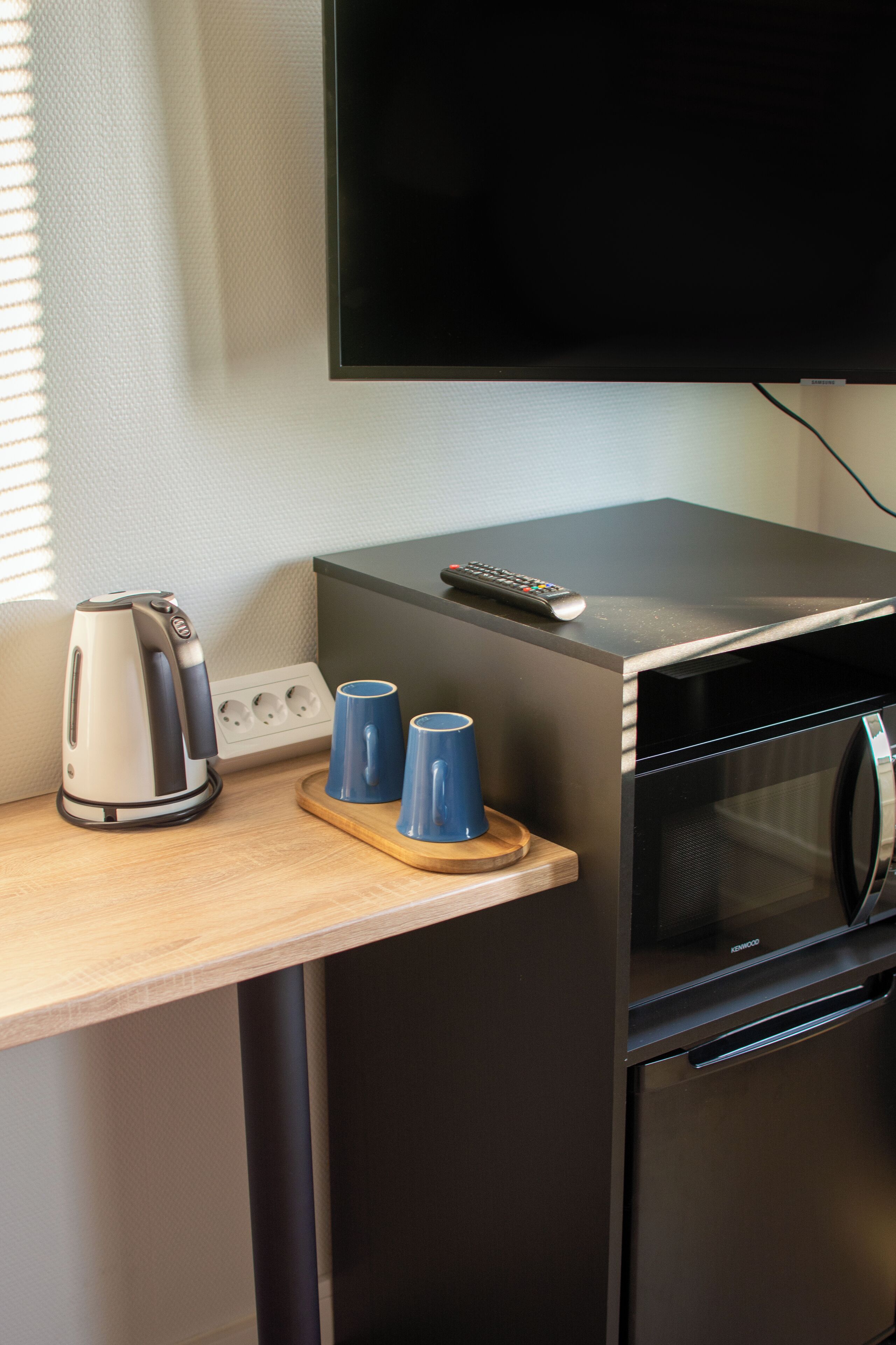 standard room, 2 single beds, non smoking | 1 bedroom, desk, laptop workspace, blackout curtains