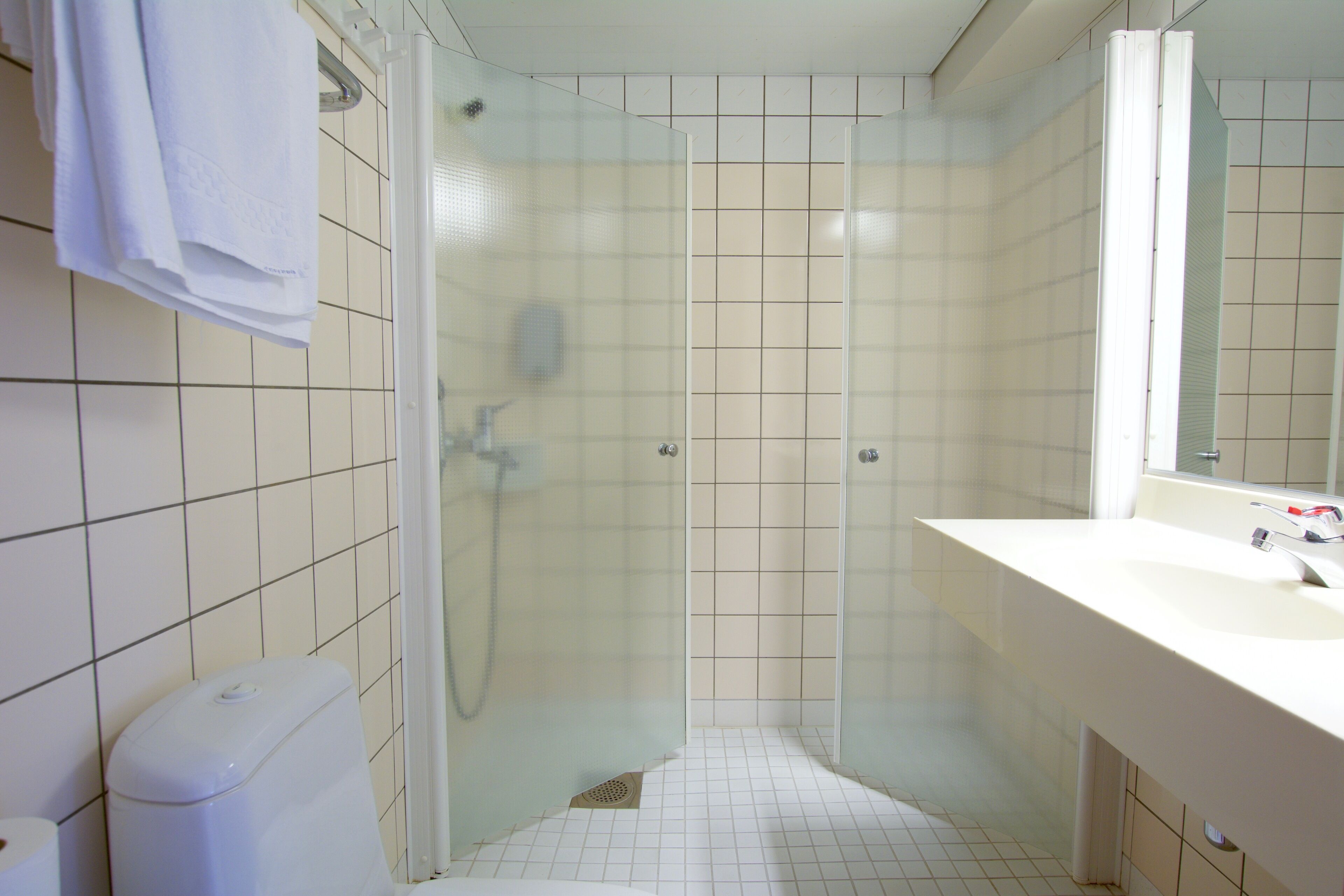 economy double or twin room, non smoking | bathroom | shower, hair dryer, towels, soap