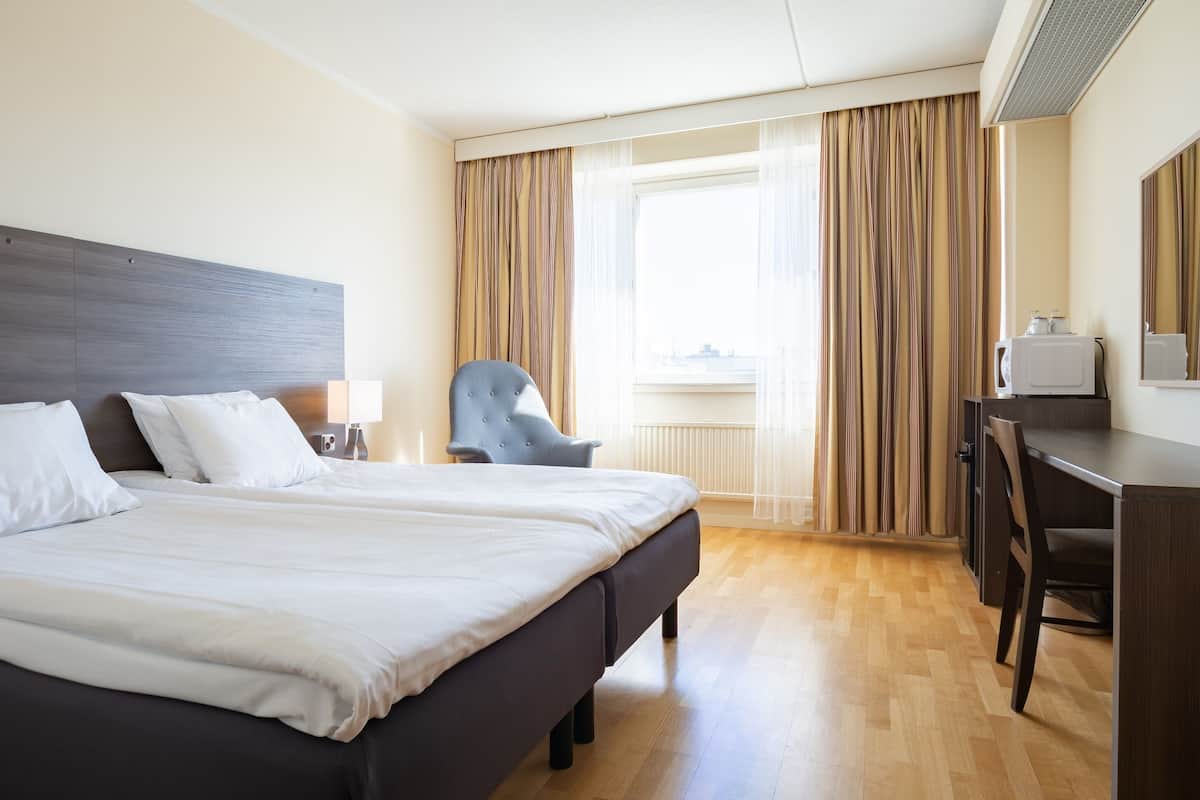 Standard Double Room, 1 King Bed, Non Smoking | 1 bedroom, desk, laptop workspace, blackout drapes
