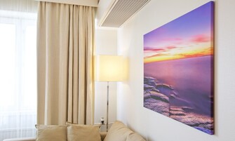 小型套房, 1 张特大床和 1 张沙发床, 无烟房, 桑拿浴 | 办公桌、笔记本电脑工作区、遮光窗帘、熨斗/熨板