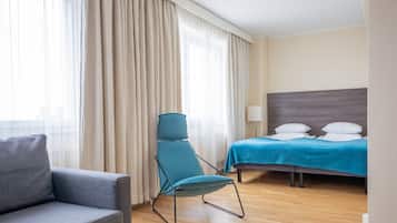 高級三人房, 1 張加大雙人床和 1 張沙發床, 非吸煙房 | 1 間臥室、書桌、筆電工作空間、遮光布/窗簾