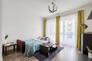 Economy Apartment | Ruang tamu | 40 inci televisyen skrin rata dengan kabel, TV 