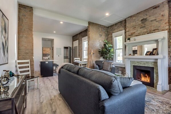 تلفزيون، مدفأة، برامج وأفلام نتفليكس، خدمات بث