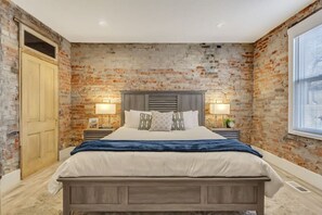 1 غرفة نوم ومكتب ومكواة/لوح كي وسرير سفر