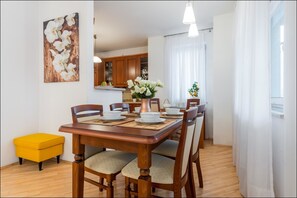 Apartamento econômico | Área de estar | TV de tela plana
