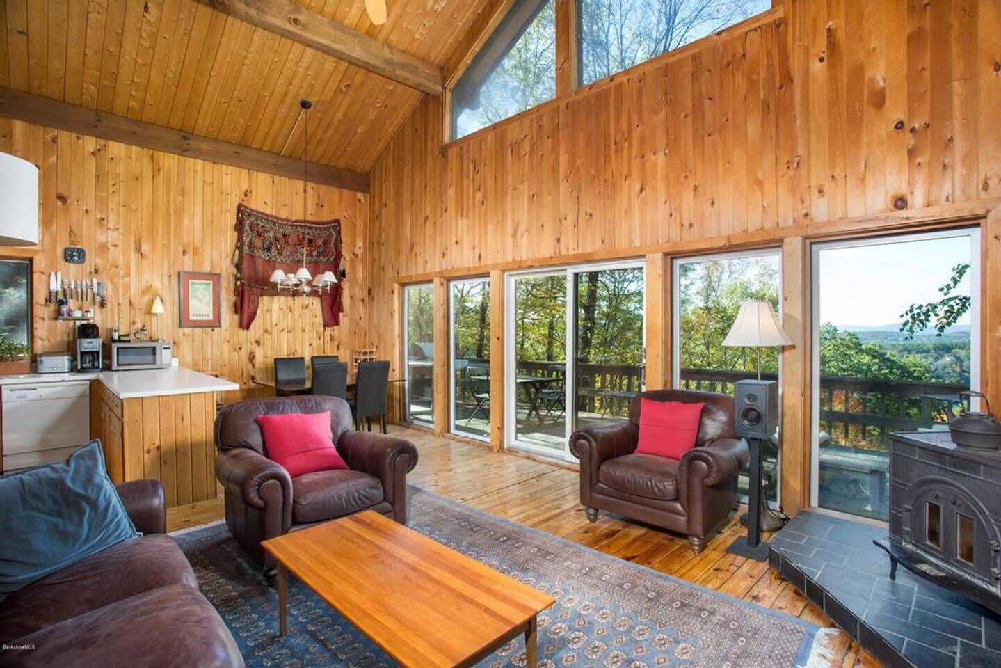 Smart-TV, Videospiele, Musikbibliothek, Stereoanlage