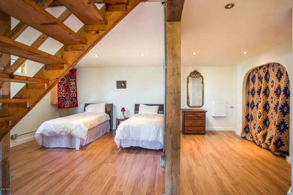 3 camere, una scrivania, ferro/asse da stiro, culla da viaggio