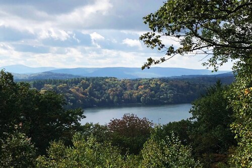 Beautiful, Private Berkshires Retreat w Magic View! 5min to Lake Garfield Beach
