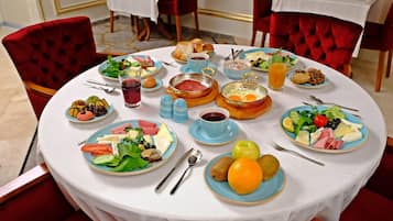 Ilmainen päivittäinen buffetaamiainen