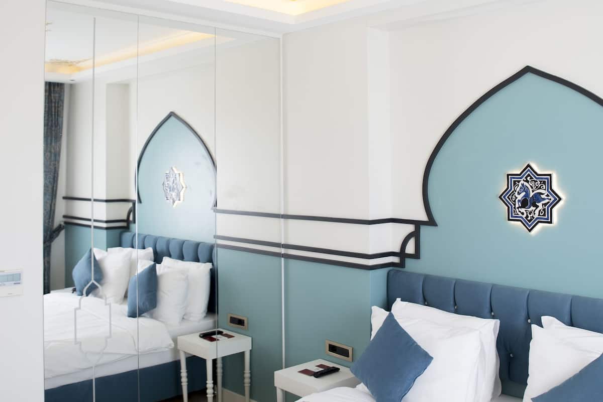 Minibar (some free items), in-room safe, soundproofing, WiFi (free)