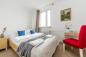 Soundproofing, iron/ironing board, free WiFi, bed sheets - P&O Apartments Grzybowska 3 (Warsaw)