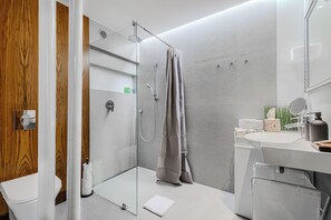 Economy Apartment | Bathroom | Shower, free toiletries, hair dryer, towels - P&O Apartments Grzybowska 3 (Warsaw)