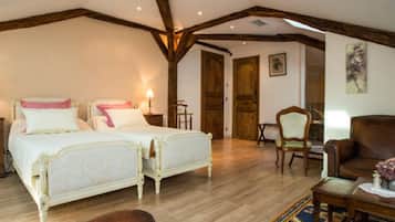 Club Twin Room, Private Bathroom
