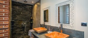 Comfort Double Room, Private Bathroom | Bathroom - Chambre D'hôtes Bastide du Cosset (Barcelonne-du-Gers)