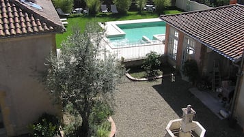 Outdoor pool, pool loungers