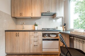 Fridge, oven, stovetop, electric kettle - P&O Apartments Kasprzaka 1 (Warsaw)