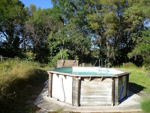 Piscine extérieure (ouverte en saison), chaises longues