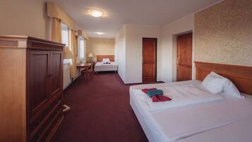 Schreibtisch, laptopgeeigneter Arbeitsplatz, kostenloses WLAN