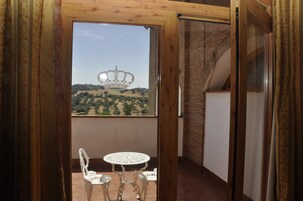 Triple Room, Terrace | In-room safe, desk, soundproofing, free cribs/infant beds