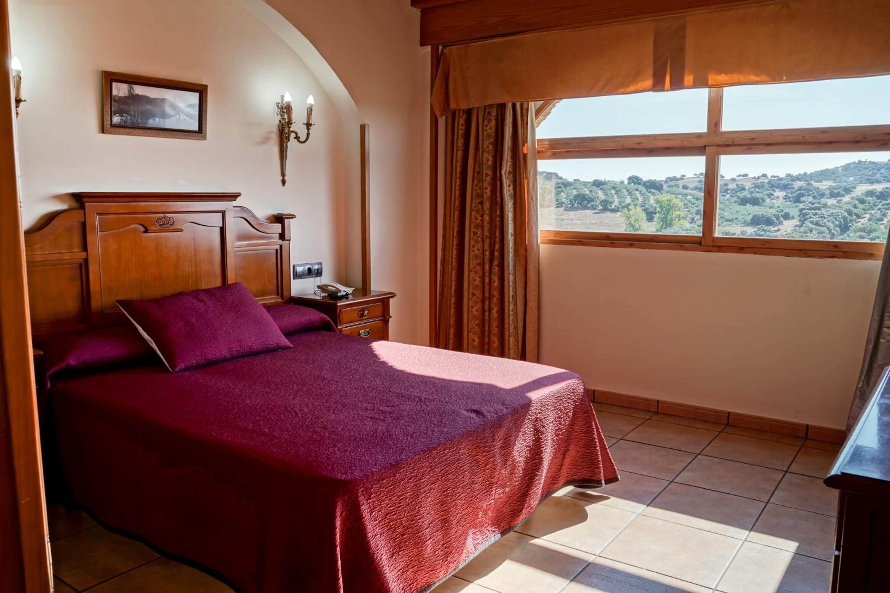 Tweepersoonskamer (Matrimonio) | Een kluis op de kamer, een bureau, geluiddichte muren, gratis babybedden