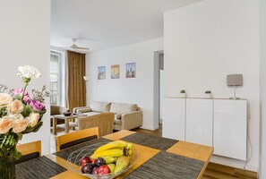 Appartement Classique | Chambres insonorisées, fer et planche à repasser, Wi-Fi gratuit