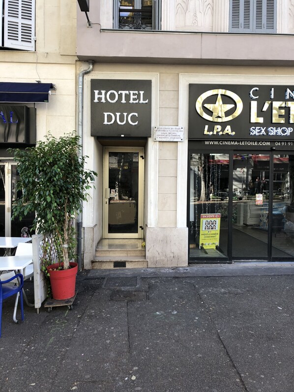 Front of property - Duc Hotel (Marseille)