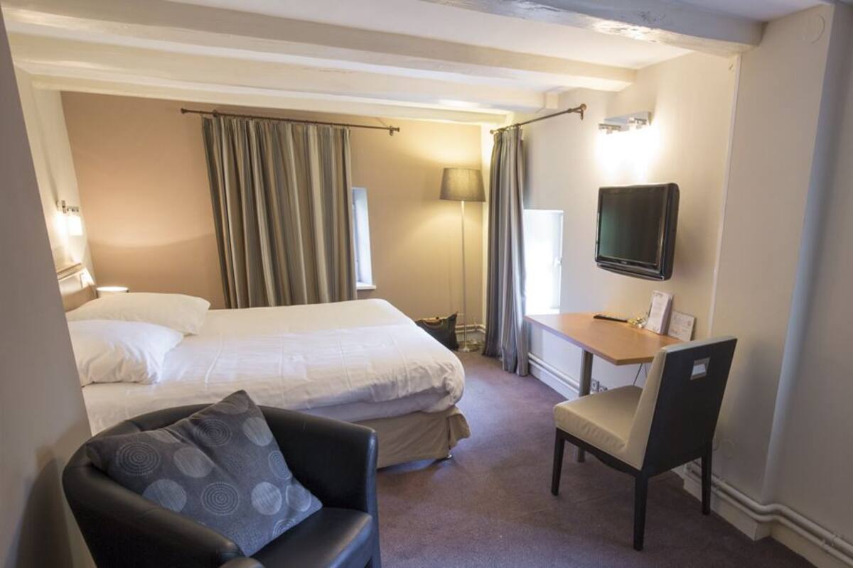In-room safe, individually decorated, individually furnished, desk