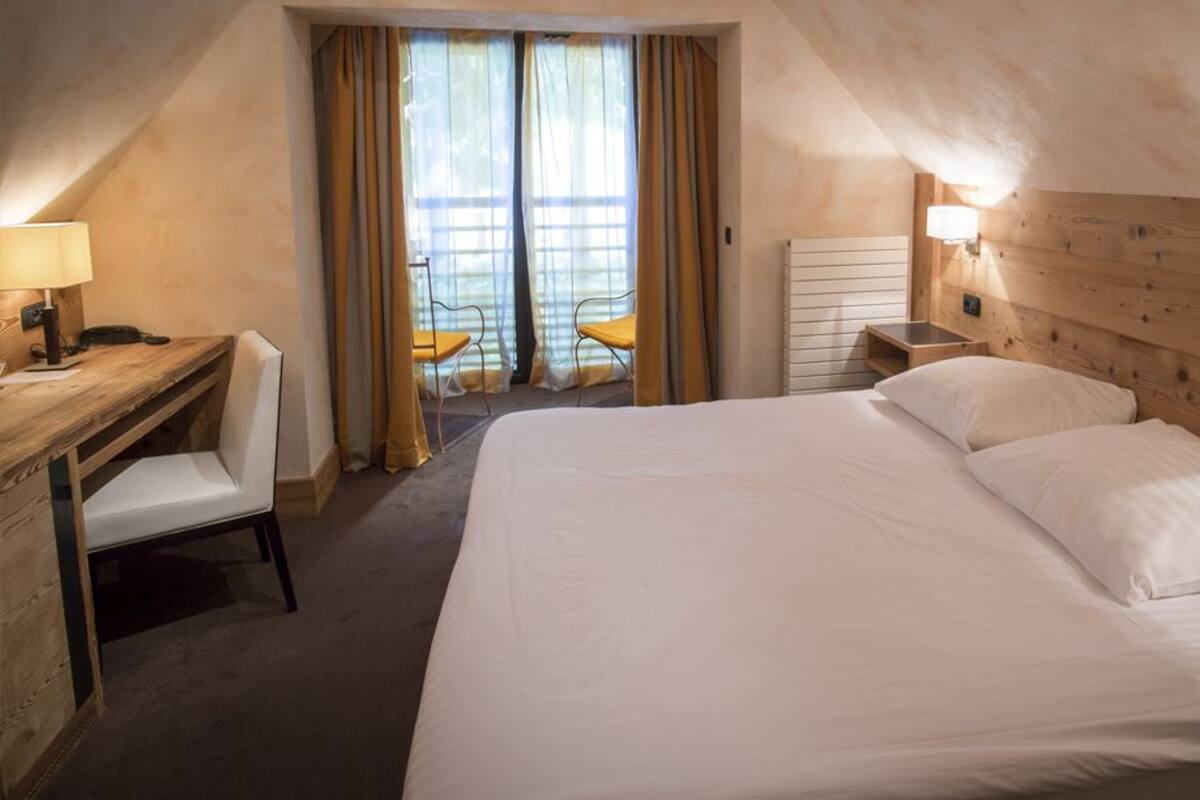 In-room safe, individually decorated, individually furnished, desk