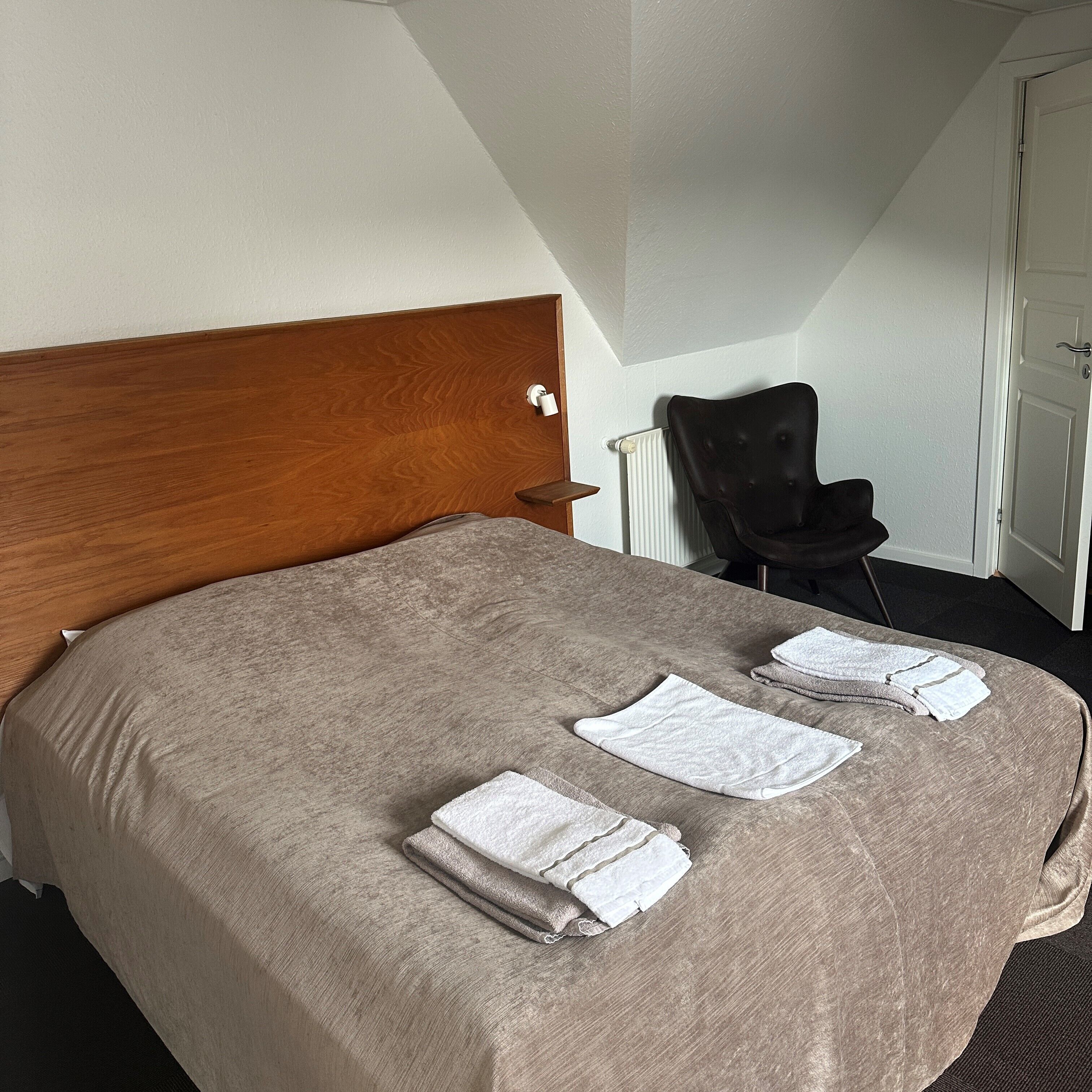 double or twin room | desk, soundproofing, iron/ironing board, free wifi