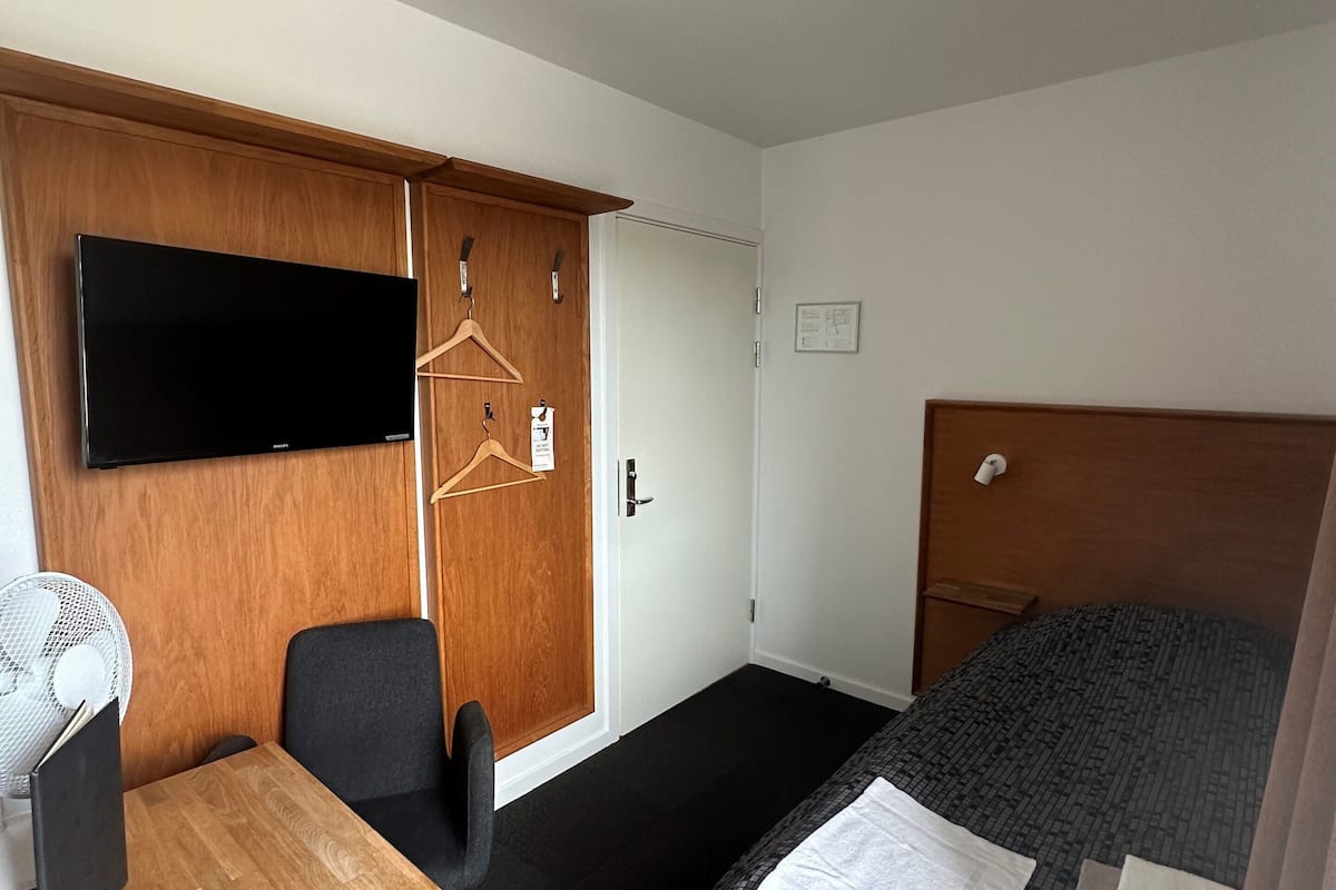 basic single room, 1 single bed | desk, soundproofing, iron/ironing board, free wifi